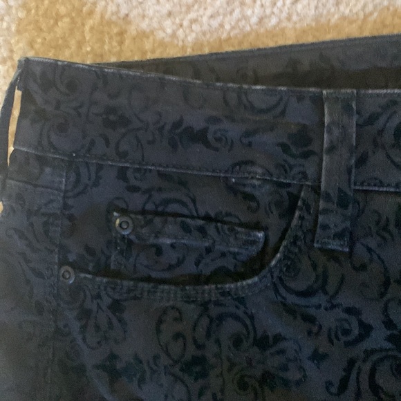 NYDJ skinny ‘black raised design’ jeans. - Picture 4 of 7